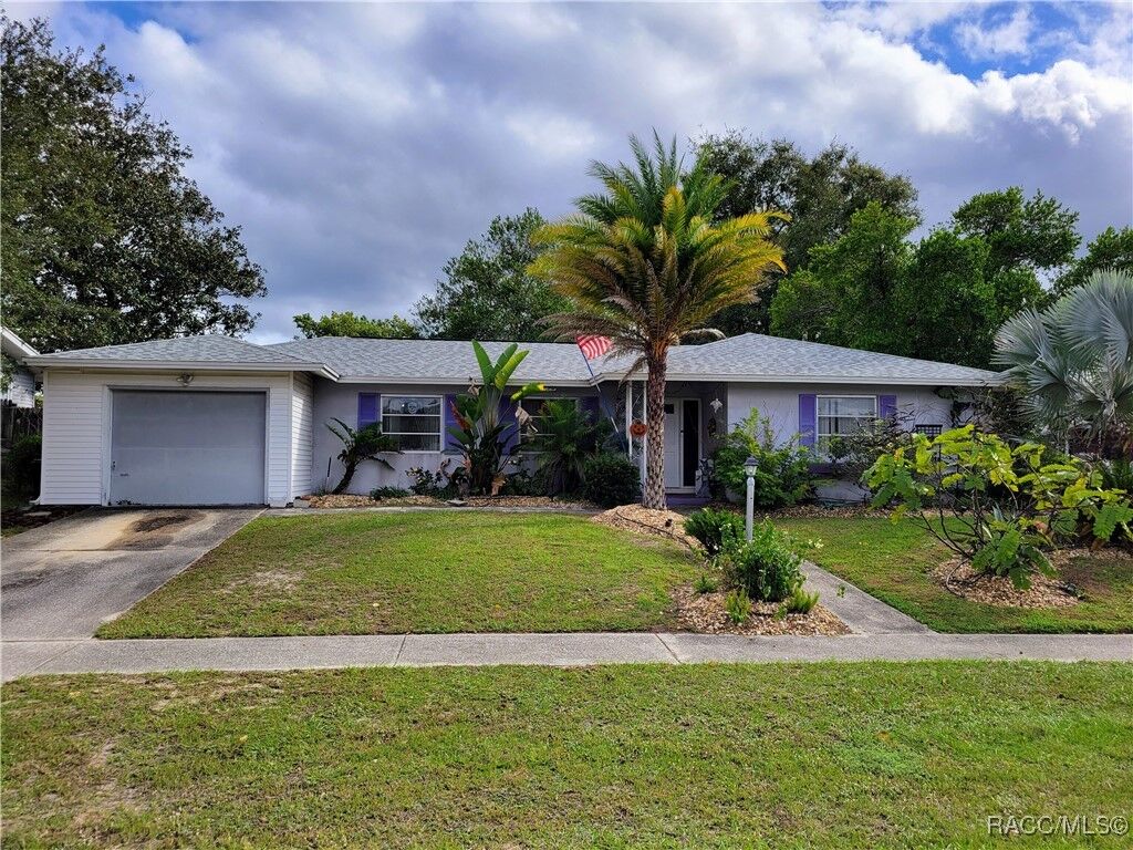 Property Photo:  2240 W Howard Place  FL 34434 
