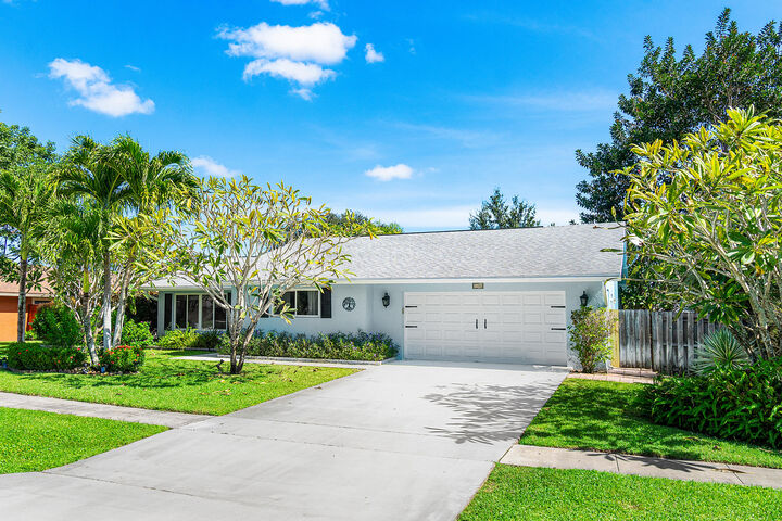Property Photo:  1108 Petrel Road  FL 33414 