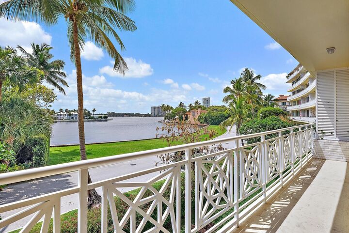 Property Photo:  425 Worth Avenue 2F  FL 33480 