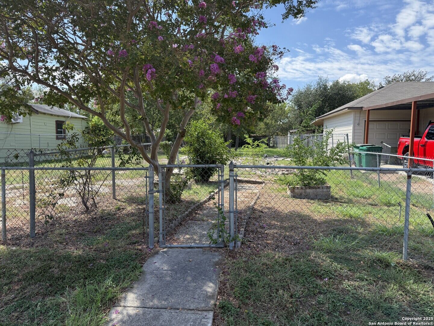 Property Photo: 229 Quinta TX 78210