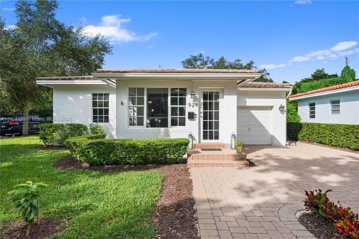 924 El Rado St  Coral Gables FL 33134 photo