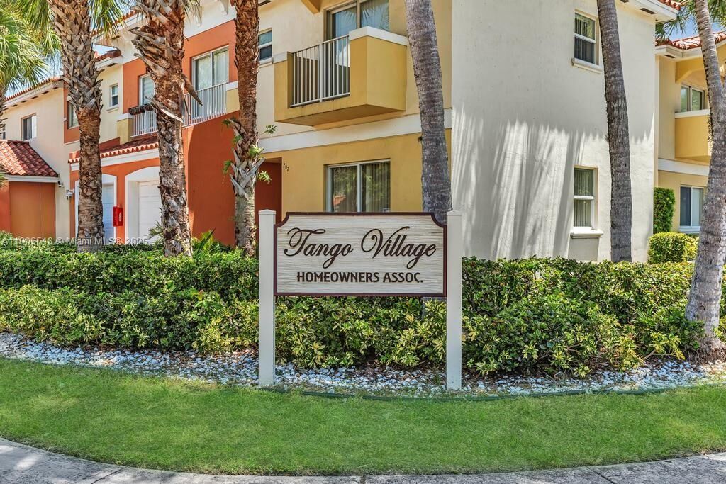 Property Photo:  1315 NW 2nd St 0  FL 33311 
