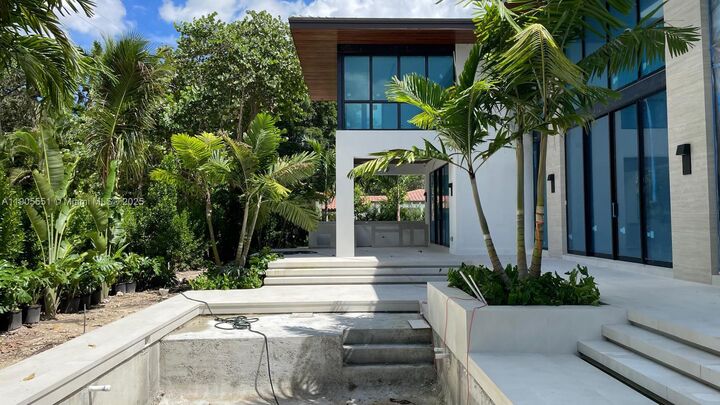 Property Photo: 1409 Algardi Ave FL 33146