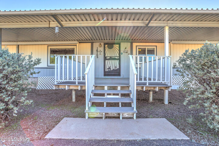 Property Photo:  16705 W Calle Cristobal  AZ 85653