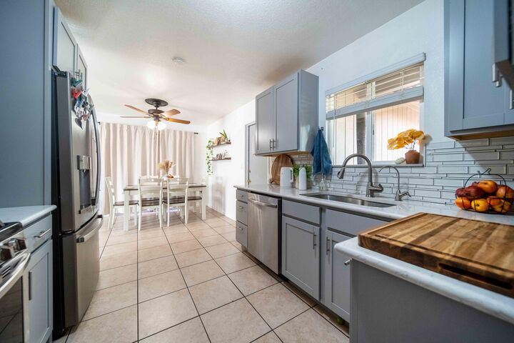 Property Photo:  1725 N Leslie Street  CA 93291