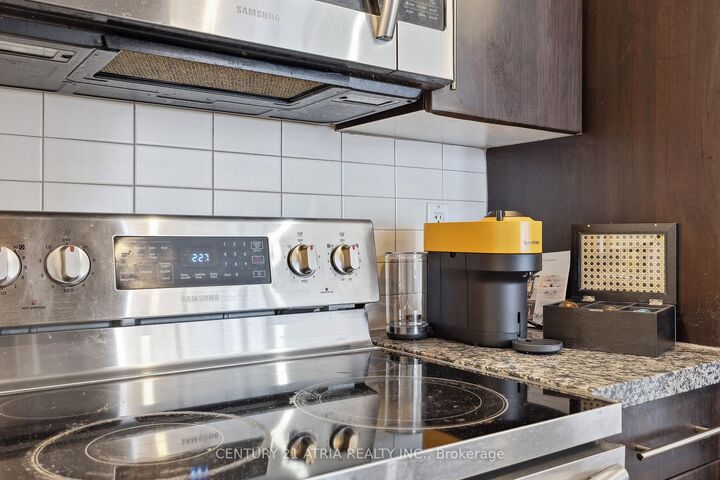 Photo de la propriété:  28 Linden Street 2708  ON M3Y 0A4