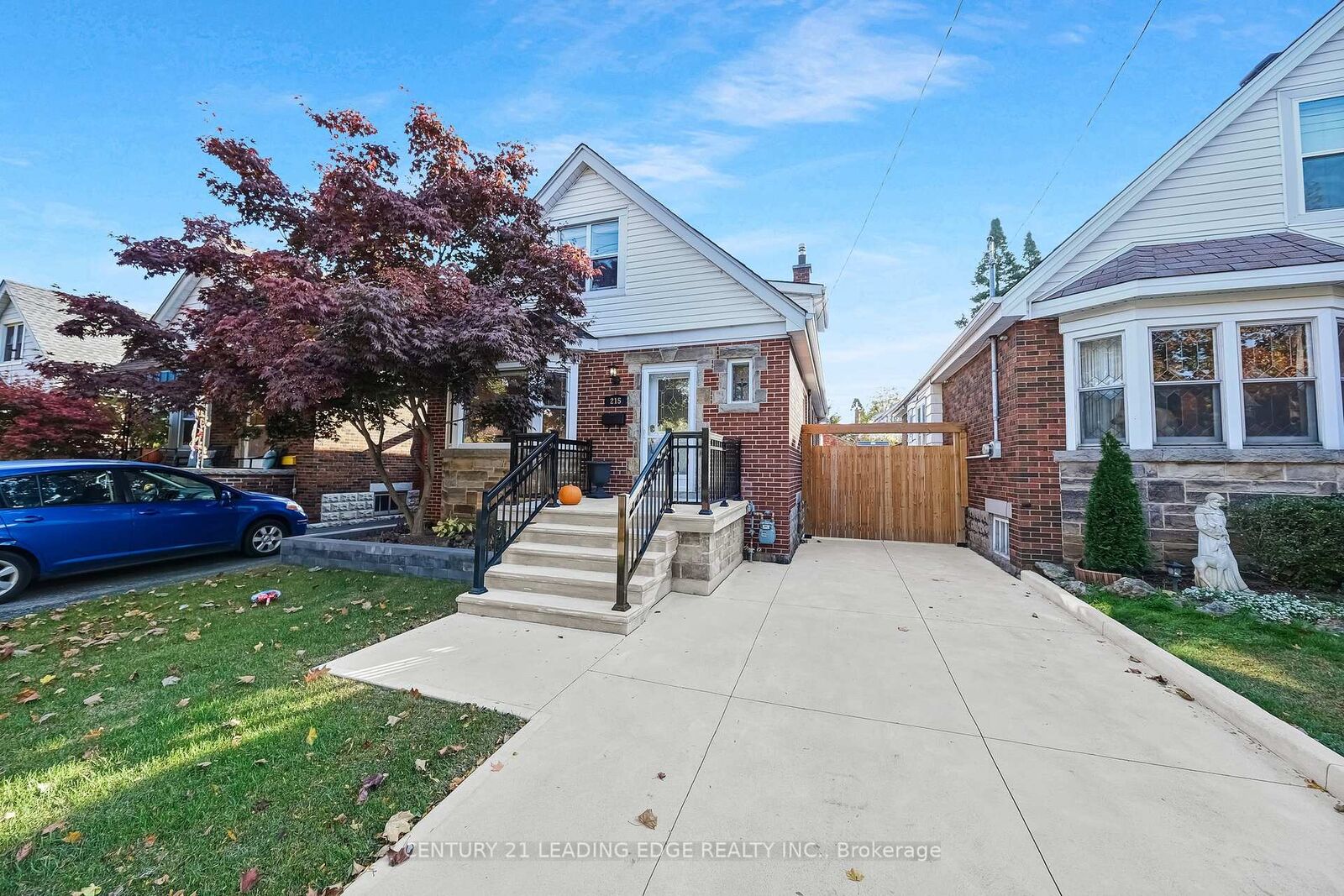 Property Photo: 215 Wexford Avenue S ON L8K 2P1