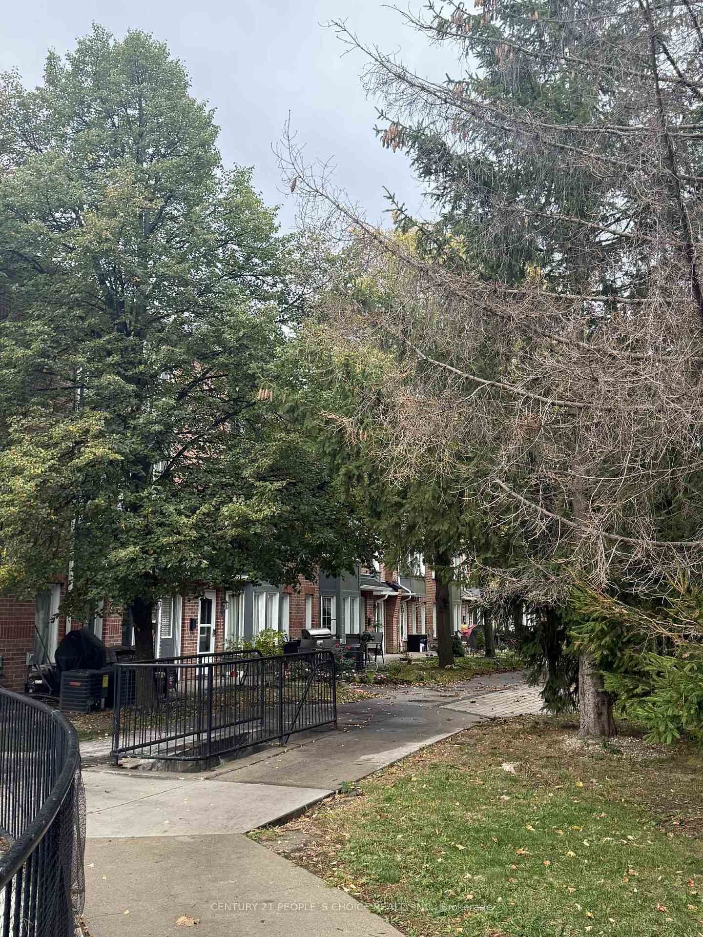 Photo de la propriété: 151 Townsgate Drive 32 ON L4J 8J7