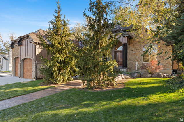 Property Photo: 10637 S Crescent Bend Dr UT 84070