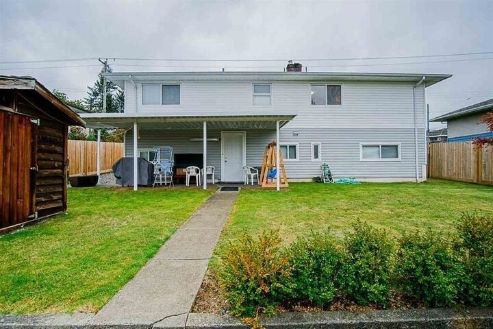 Photo de la propriété: 12219 99 Avenue BC V3V 2N6