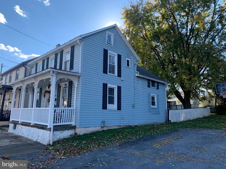 Property Photo:  419 Chestnut  PA 17065 