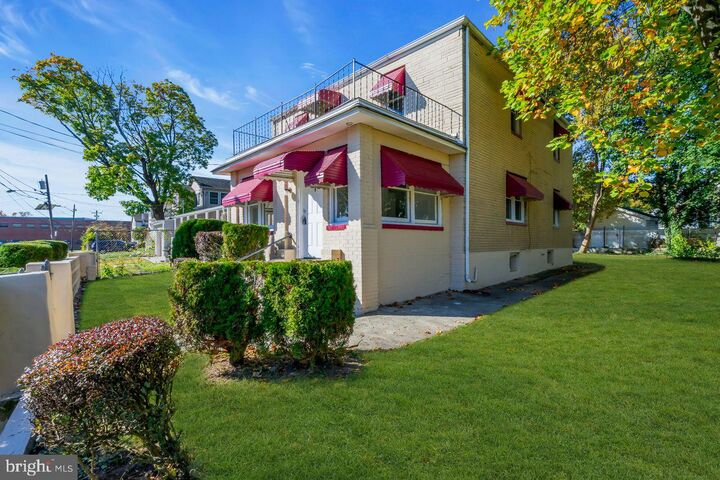 Property Photo:  125 Robbins Avenue  NJ 08638 