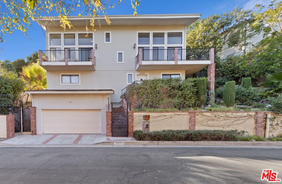 Property Photo:  14550 Round Valley Dr  CA 91403 