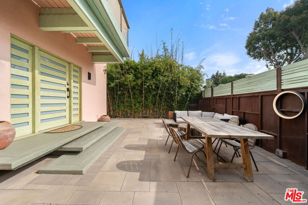 Property Photo:  621 Rose Ave  CA 90291 