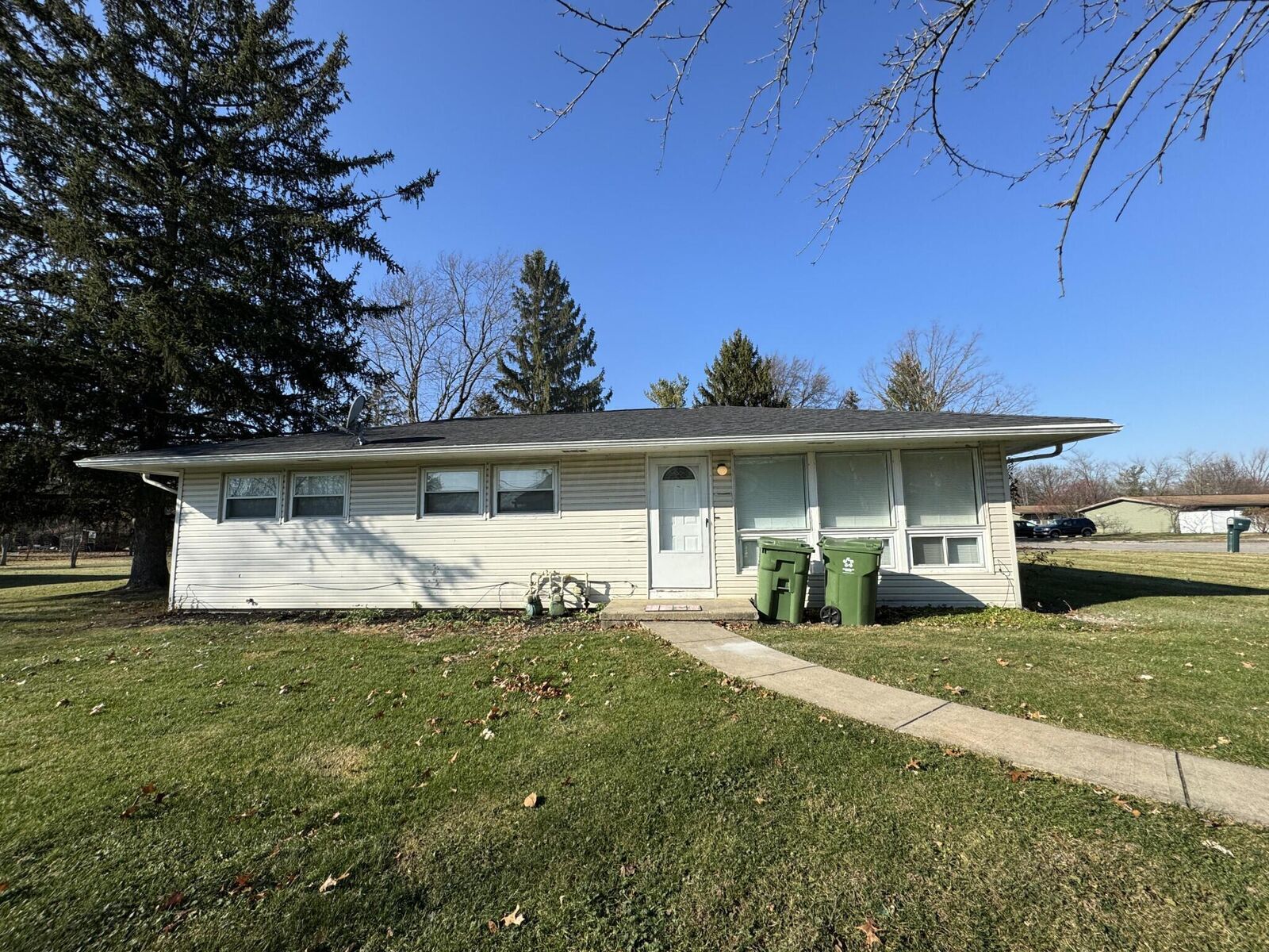 Property Photo:  601 Kenny Lane  OH 43040 