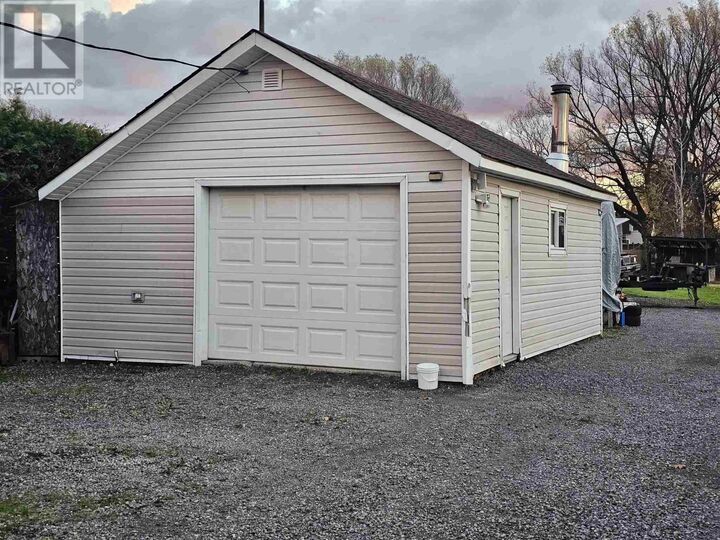 Photo de la propriété:  157 Churchill Ave  ON P6C 2P9 