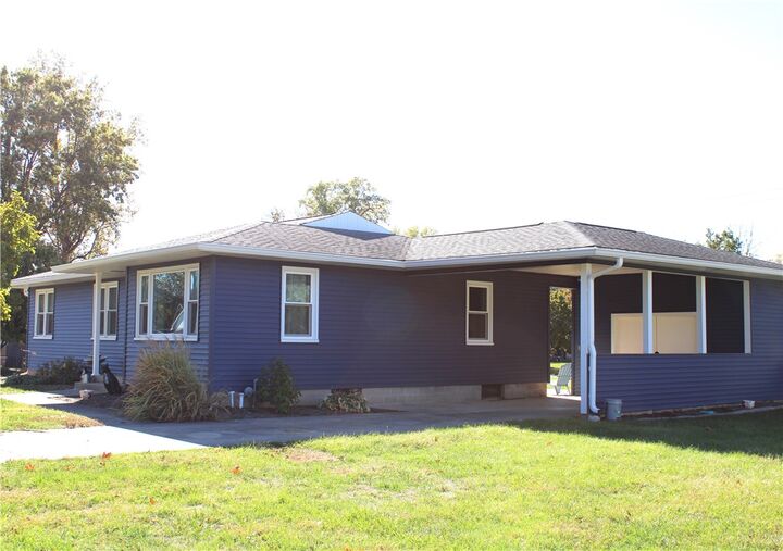 Property Photo: 804 N Long Street IL 62565