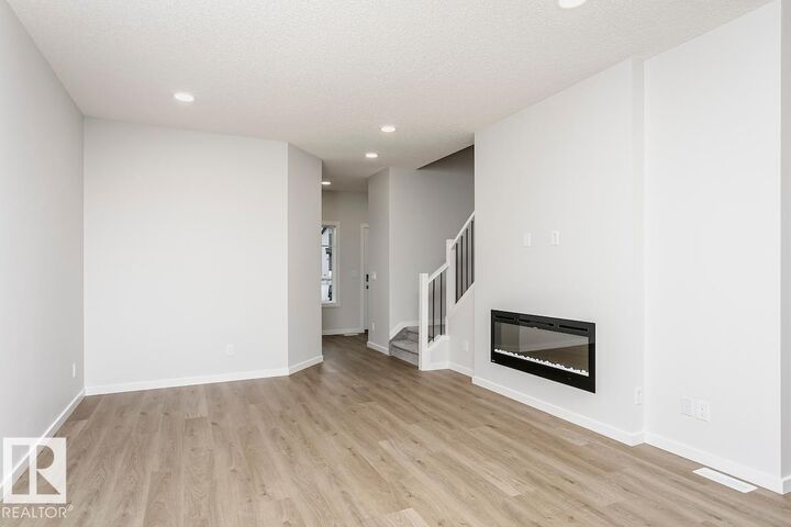 Property Photo:  4297 Kinglet Drive NW  AB T5S 2C2 