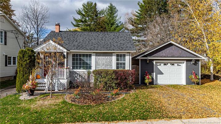 327 Clark Street  Devon NB E3A 2X1 photo