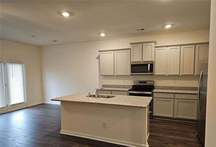 Property Photo: 108 Hampton Circle GA 30253