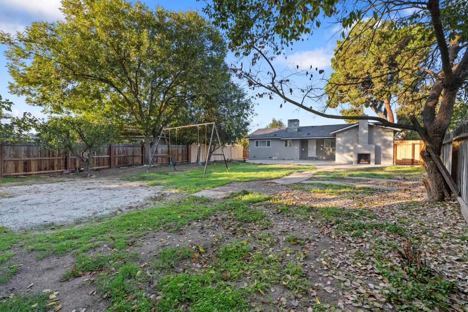 Property Photo:  5374 N Santa Fe  CA 93711 