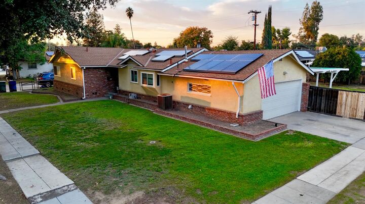 Property Photo:  906 W. Ashcroft  CA 93705 