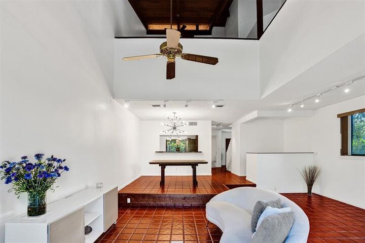 Property Photo:  81 NE 17th Ct  FL 33305 