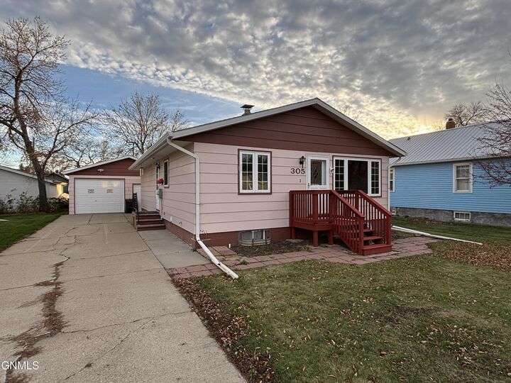 Property Photo:  305 5th Street NE  ND 58545 