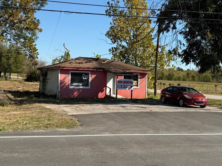 Property Photo: 1809 S Main Street TX 77562