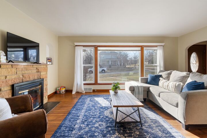 Property Photo:  1804 Tremont St Street  IA 50613 