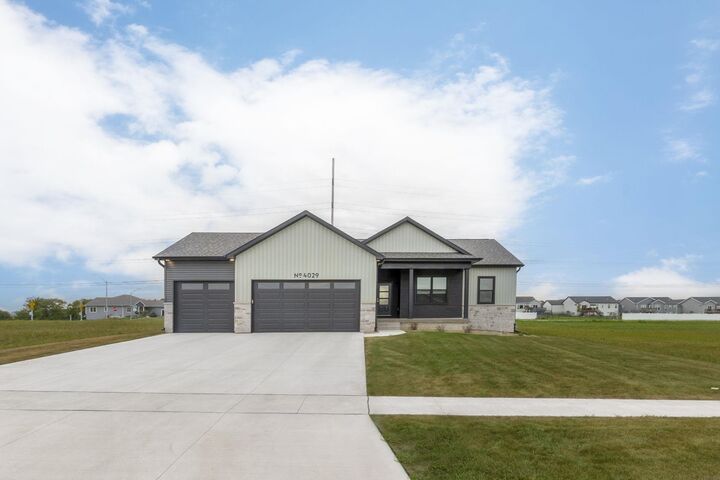 4017 Broomfield Drive  Cedar Falls IA 50613 photo