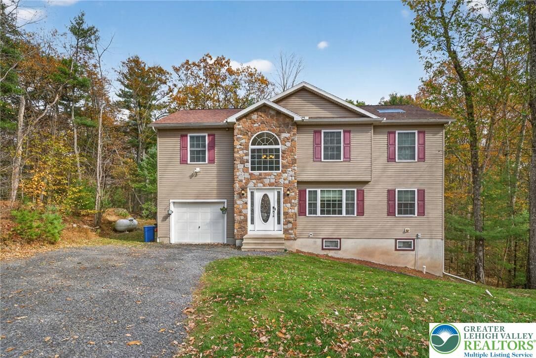 Property Photo:  2541 Penn Hills Drive  PA 18321 
