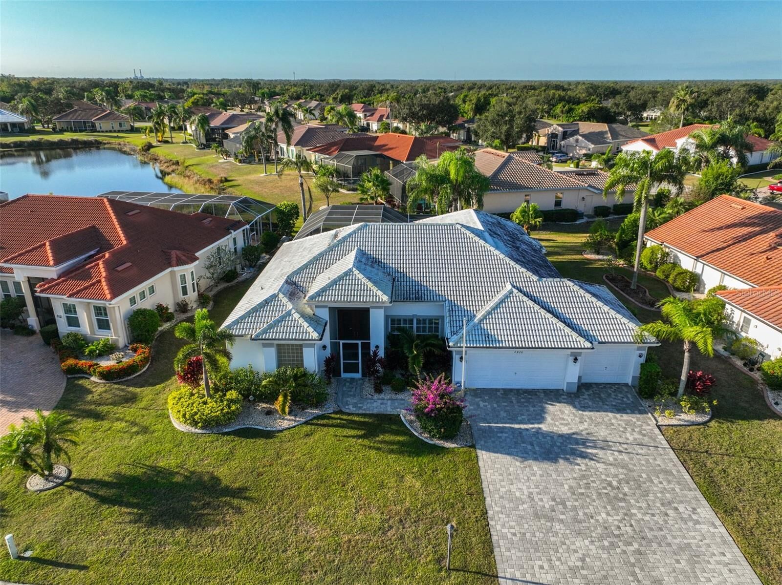 Property Photo:  2320 Platinum Drive  FL 33573 