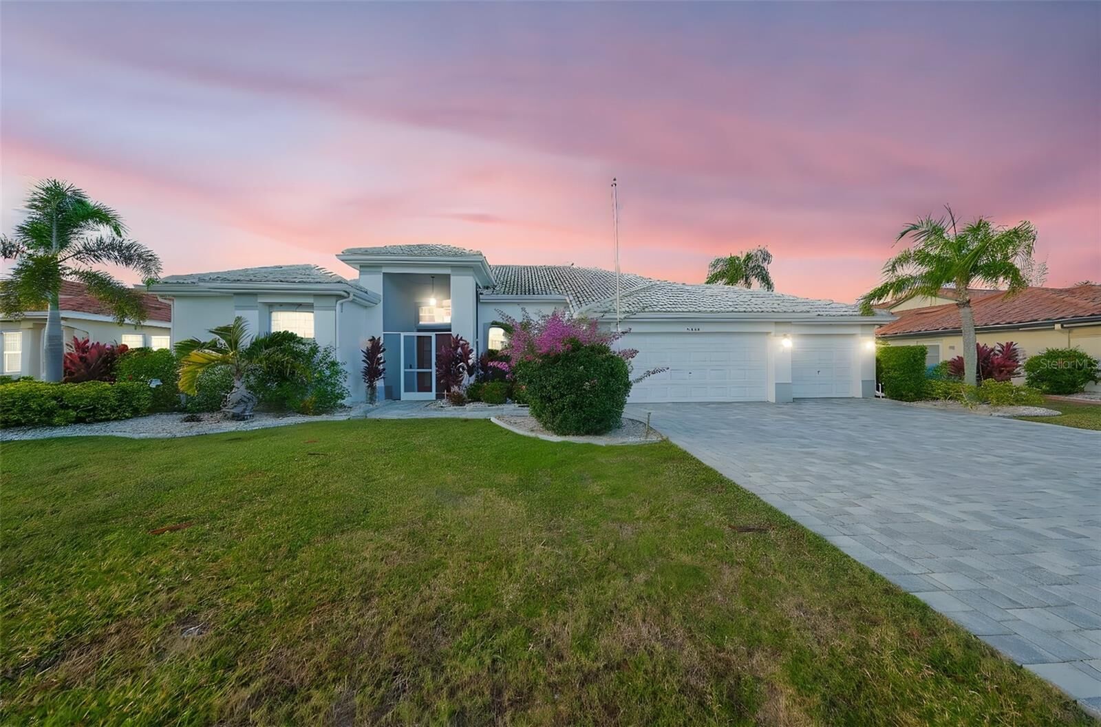 Property Photo: 2320 Platinum Drive FL 33573