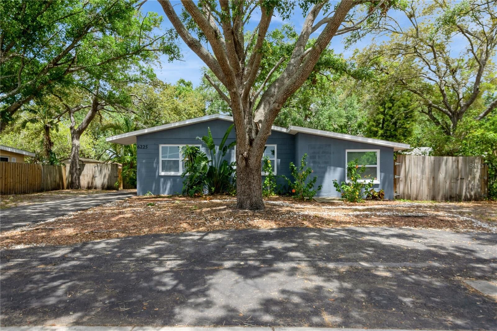 Property Photo: 6225 76th Avenue N FL 33781