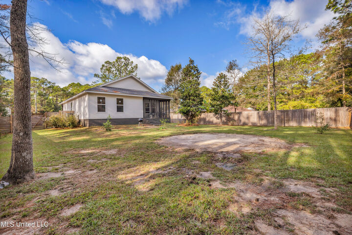 Property Photo: 1116 Oak Street MS 39564