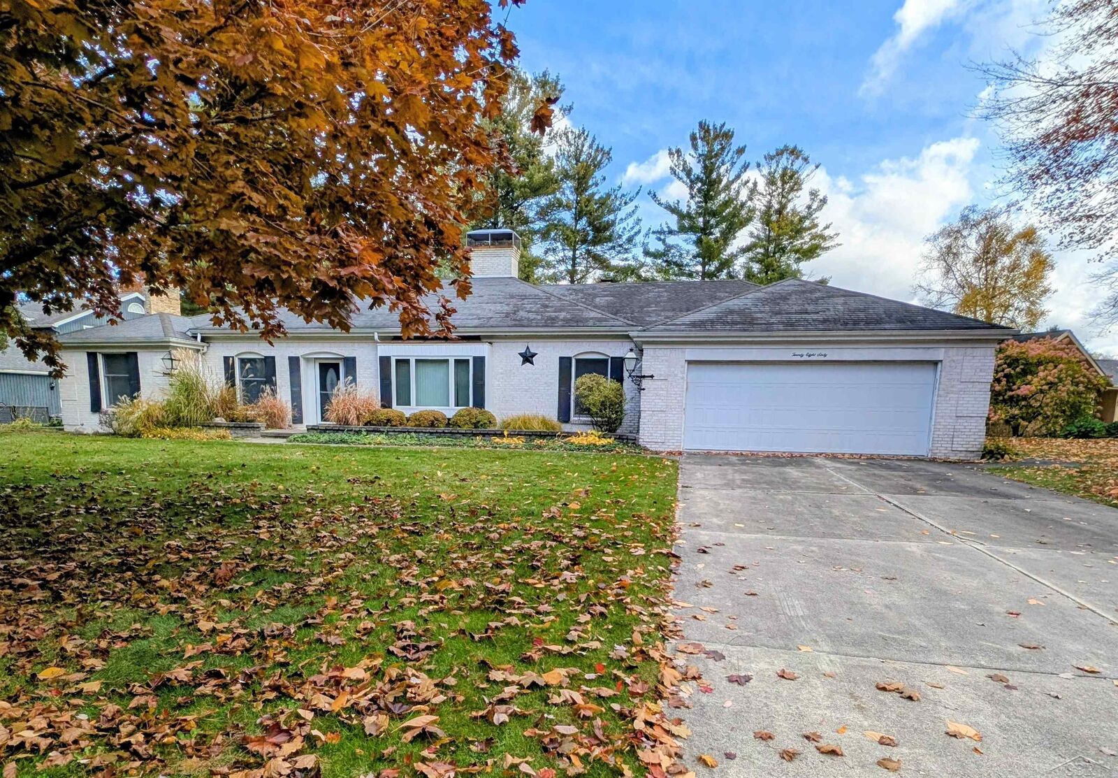Property Photo:  2860 W Nottingham Drive  MI 48603 