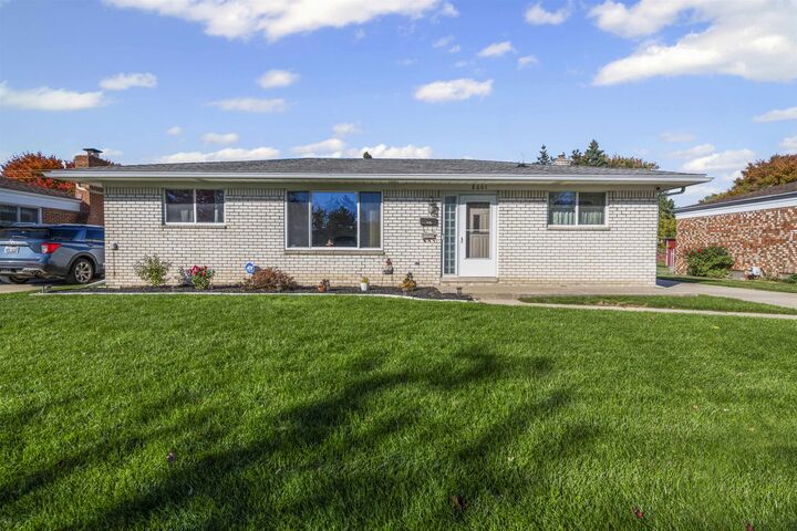 Property Photo:  8601 Alwardt Dr Drive  MI 48313 