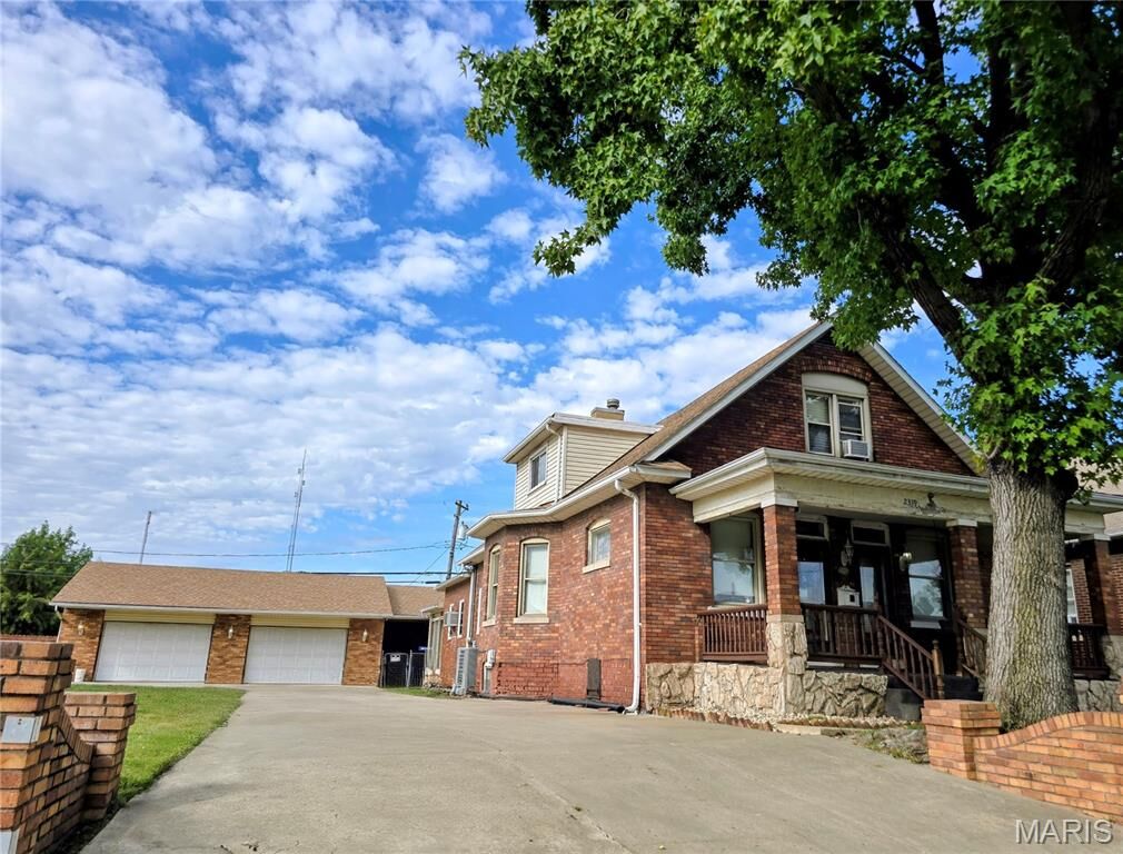Property Photo:  2319 Washington Avenue  IL 62040 