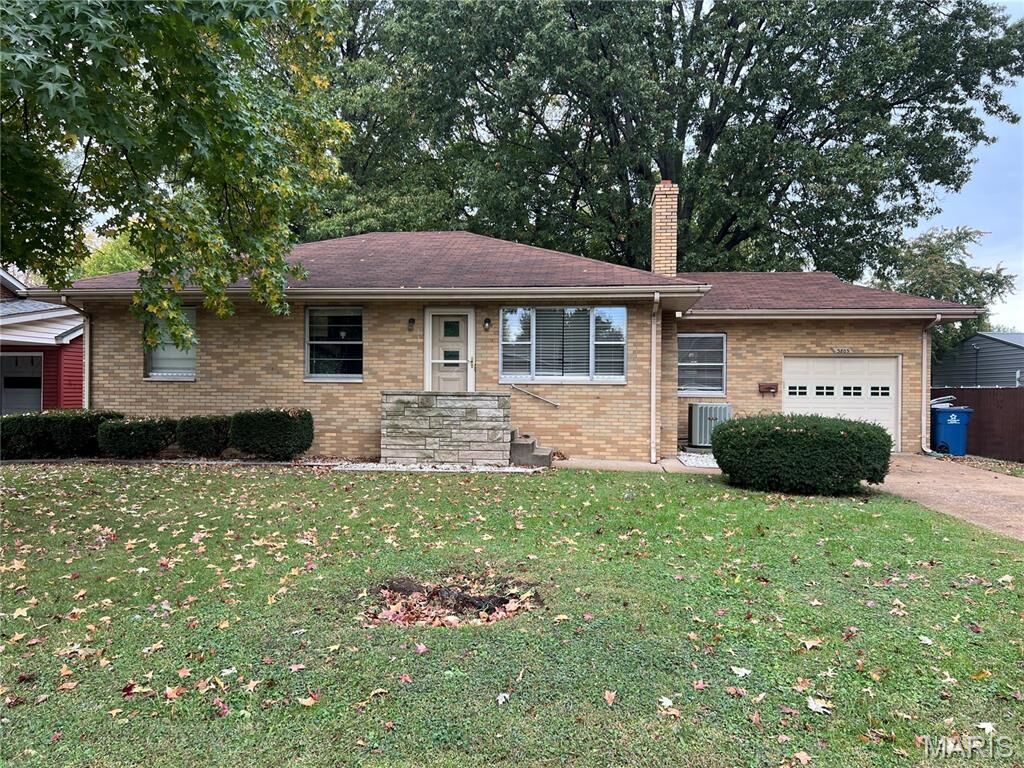 Property Photo:  3805 Fair Oaks Drive  IL 62040 