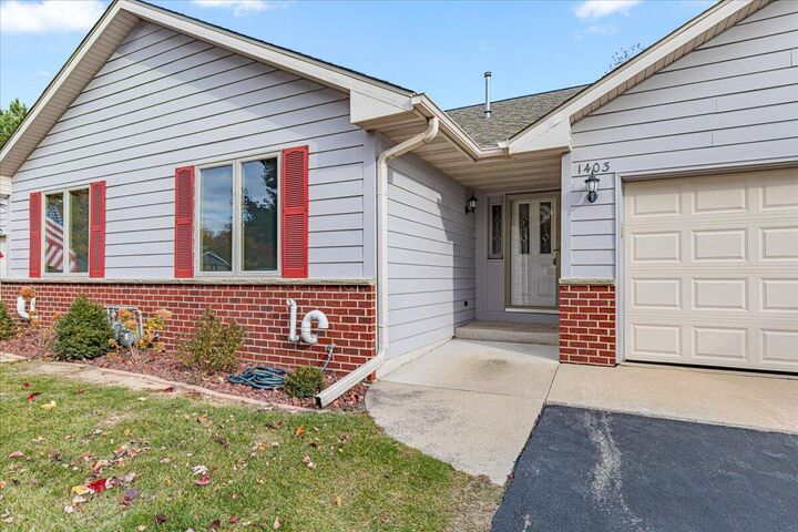 Property Photo:  1403 Carriage Dr  WI 53095 