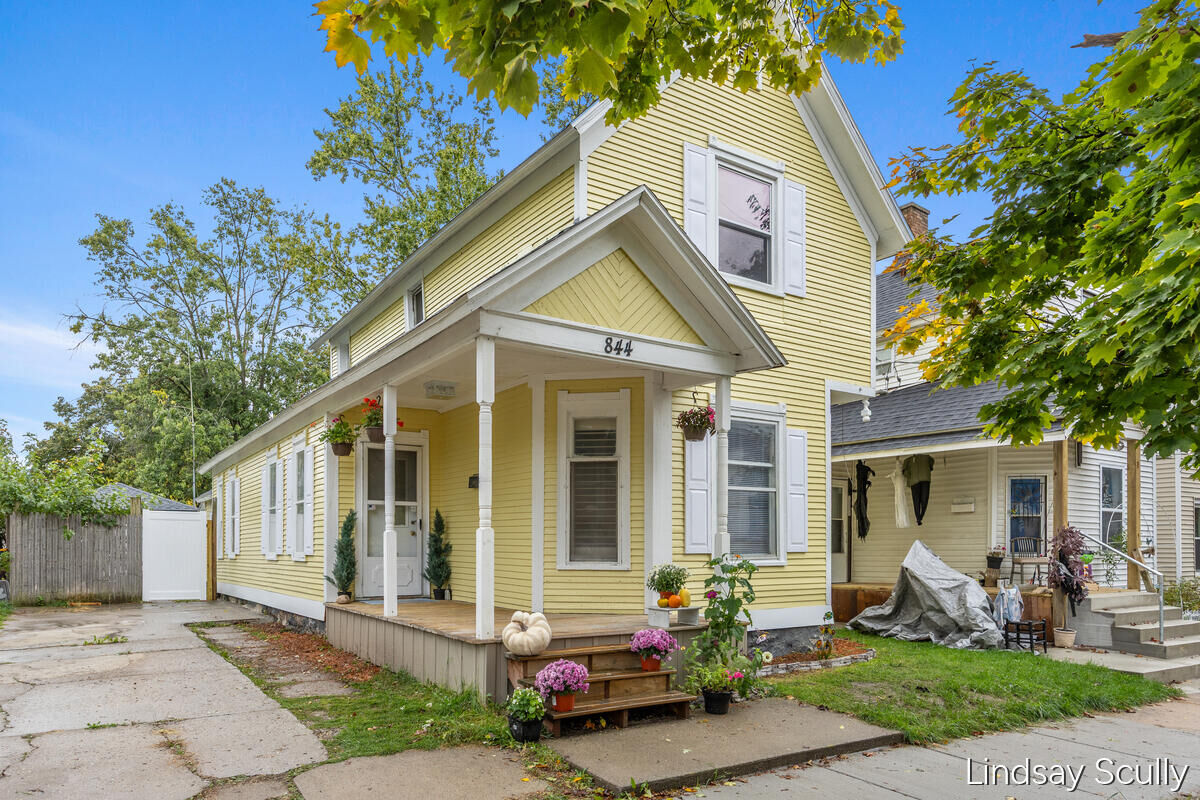 Property Photo:  844 Watson Street SW  MI 49504 
