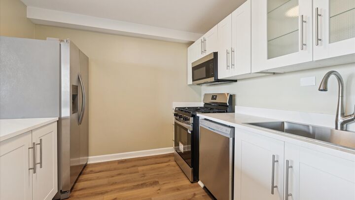 Property Photo:  3950 N Lake Shore Drive 1706  IL 60613 