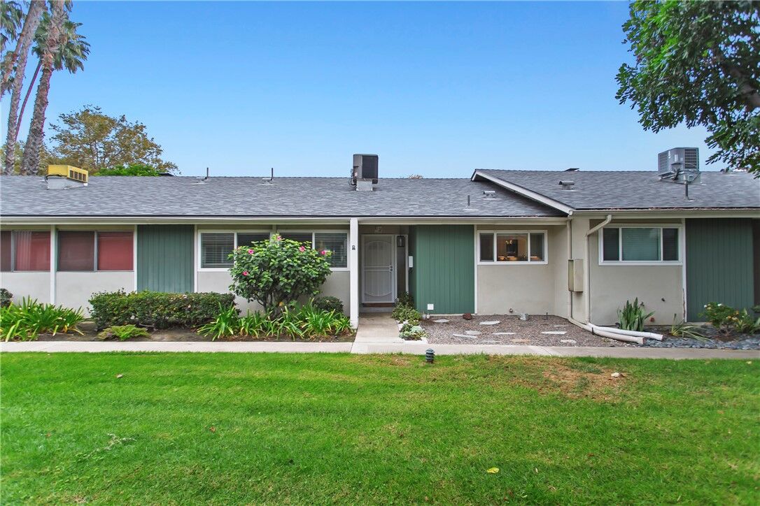 Property Photo:  1404 N Tustin E2  CA 92705 