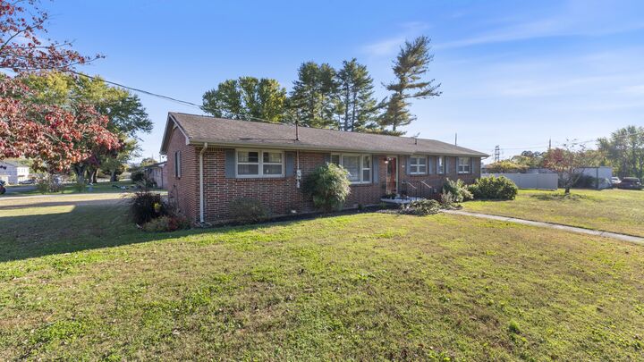 Property Photo: 210 E Petty Ln TN 37398