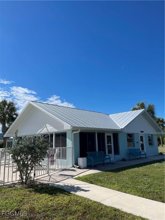 Property Photo: 13680 Ovenbird Drive FL 33908