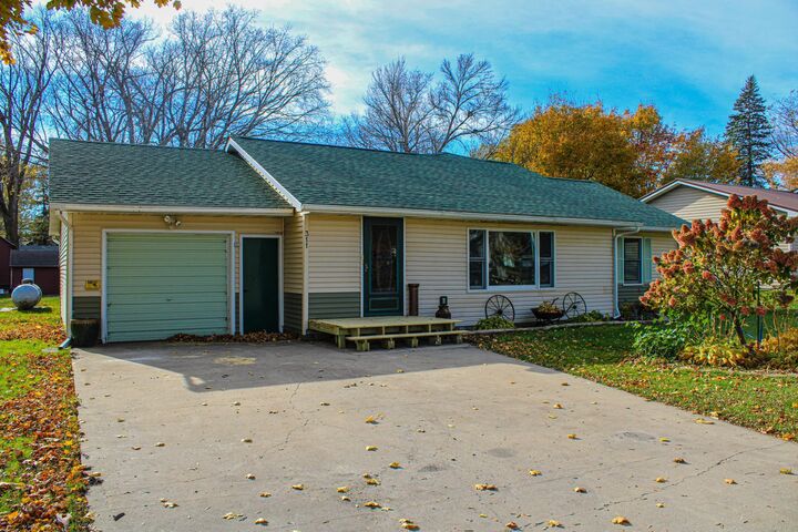 Property Photo:  311 Carolina Avenue  MN 56339 