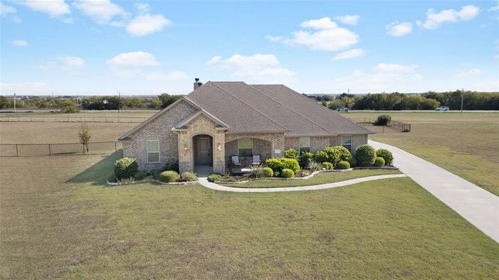 Property Photo: 5501 Littlefield Drive TX 76247