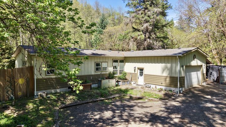 Property Photo: 52 Dodes Creek Road OR 97541