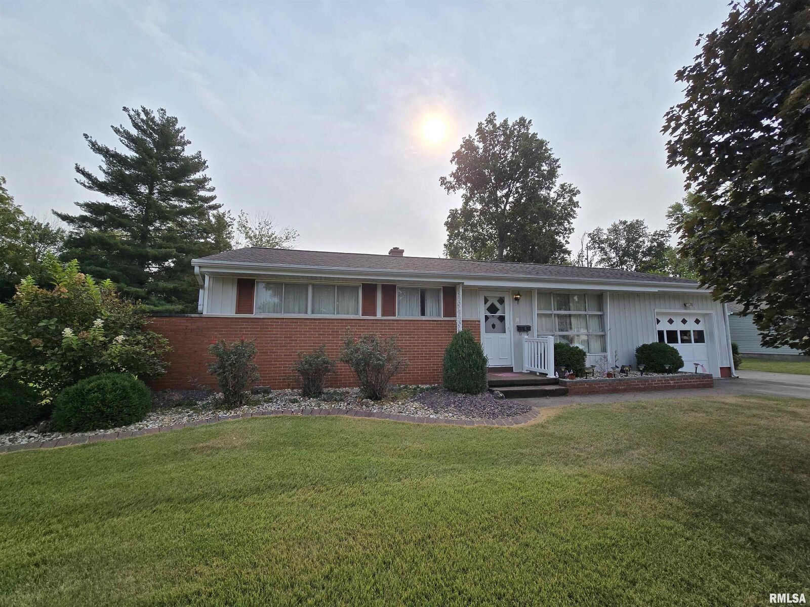 Property Photo:  10 Park Lane Avenue  IL 62801 